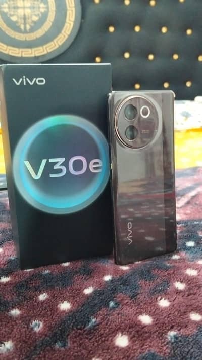 ViVO V30e 8/256 GB Without Warranty Complete Box 10/9.5 Condition