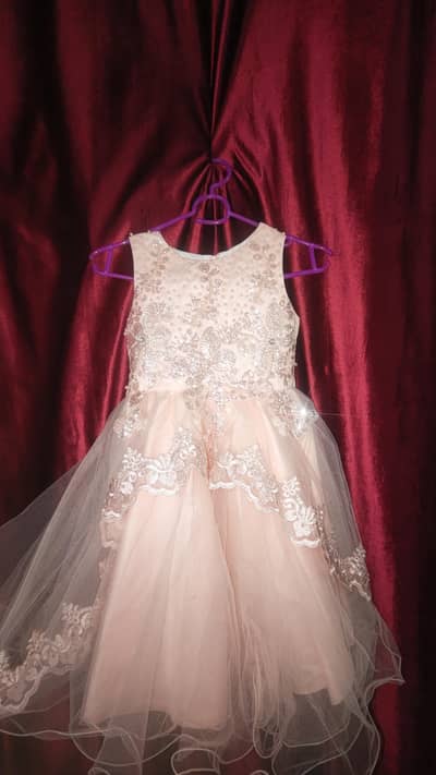 beautiful frock 3 se 4 saal tak KY bachy phn skty h. 10/10 condition