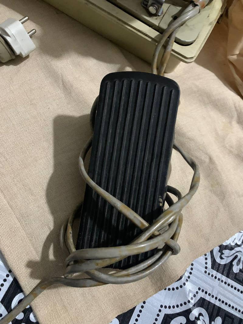 Singer sewing machine 1