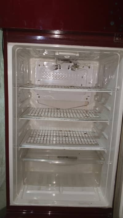 pel medium size red color Glass dor used condition 10/8 working so Gud