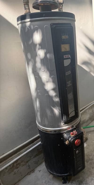 Gas water heater/ gas geyser