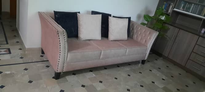 Beautiful sofa set. 6 seater (3,2,1)