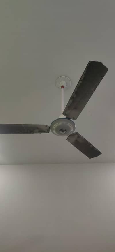 4 No's used Ceiling Fans  (GFC) For Sale.