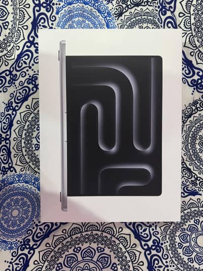 Apple MacBook Pro M5 Box Pack With Seal