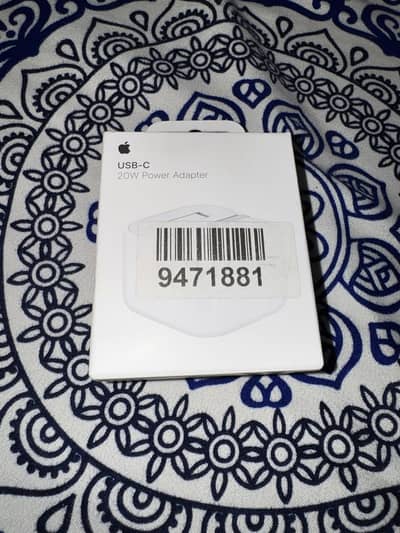 Apple 20 - Watt USB - C Adapter UK Model