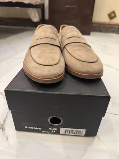 Aquilia Seued Leather