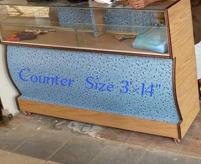 shop counter with wheel