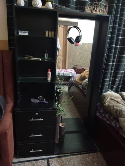 dressing table with full mirror in excellent condition for sale