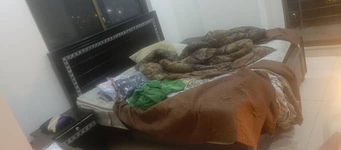 queen size bed with mattress