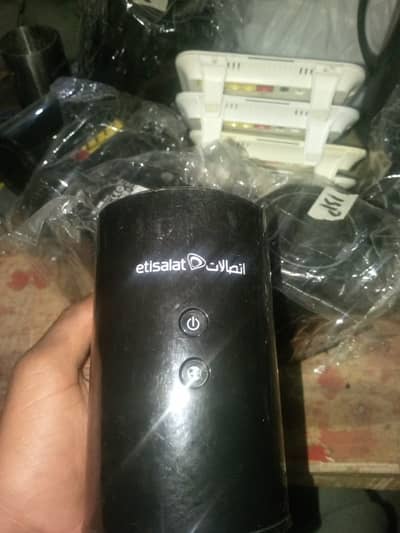 Dual band 2.4ghz + 5ghz wifi router with gigabit port.