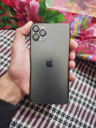 iphone 11 pro max 10\10 exchange possible with up model 03068884271