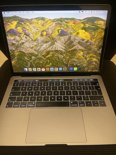 macbook pro  2018 13" 9/10  condition