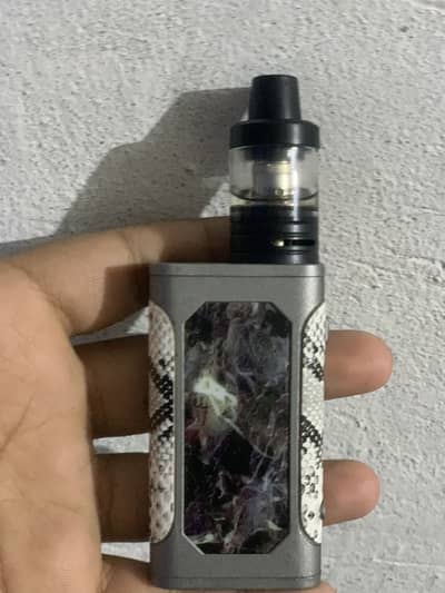 Vape p8 for sell 18+ only 2 month use