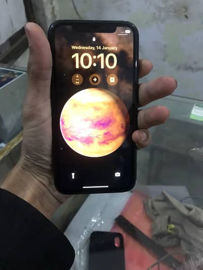 iphone XR all ok he read description