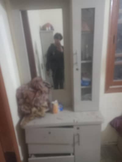 mirror all okay have would all okay have but drawers not good