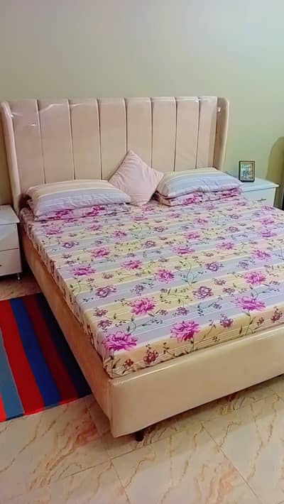 new n stylish king size bed set available
