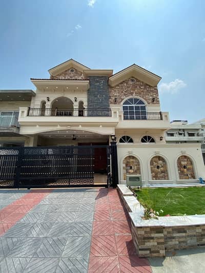 Triple Storey 30 X 70 House For Sale