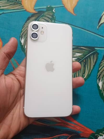 Iphone 11 white colour 10/10 condition with box