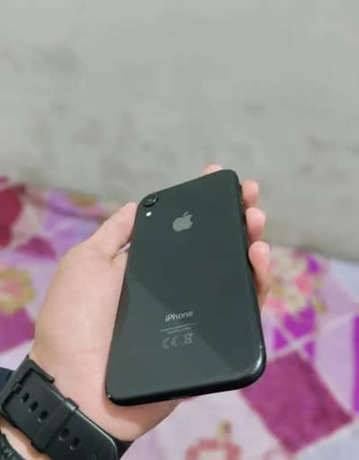 iPhone XR 64gb iCloud lock hai condition acchi hai
