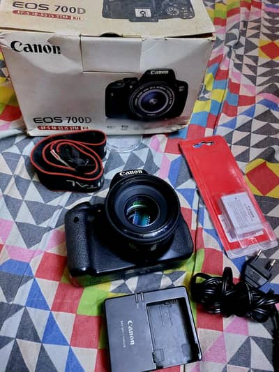 Canon 700d YNG[50]mm1.8lns. .