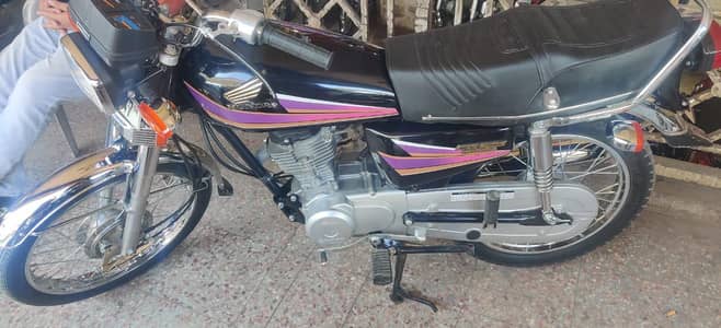 Honda 125 CG 2008 model  Lahore number WhatsApp number 03/03/34/75/458