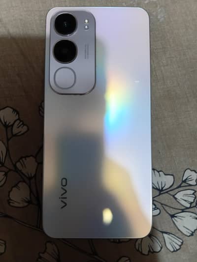 I am selling my vivo y19s 10/9 condition 4 months warranty complete bo