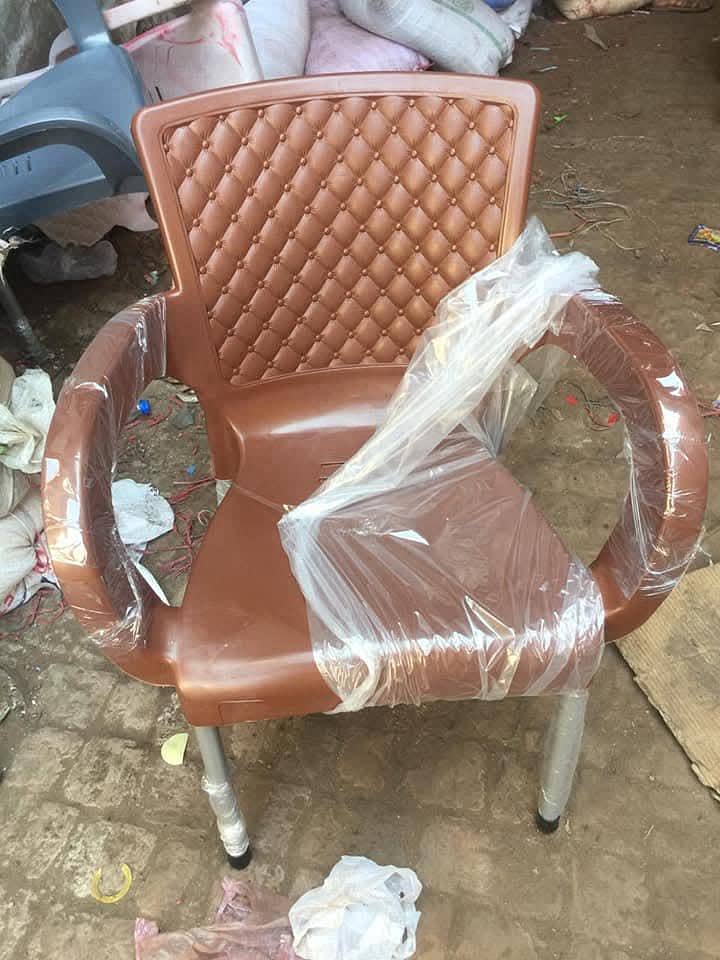 Plastic Chairs Table 4