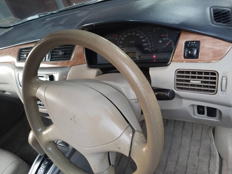 Lancer GLX automatic 13