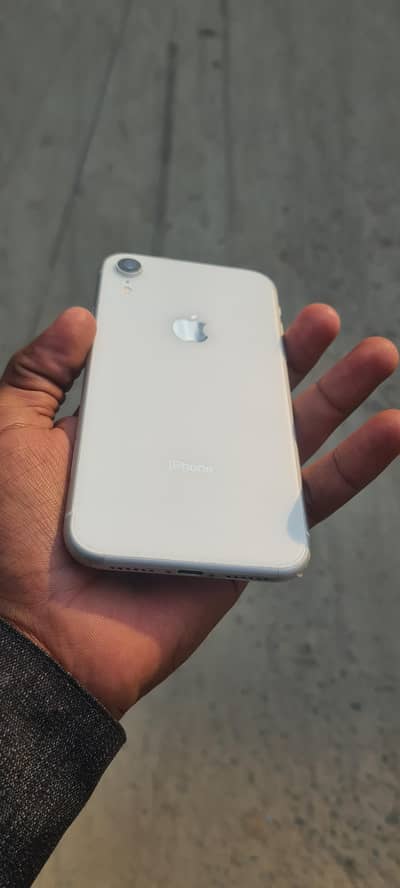 Iphone Xr 64gb Pta Approved health 84%