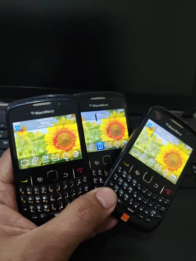 BlackBerry Curve 8520 – PTA Approved and in excellent condition.