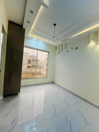 1kanal upper portion available for rent in iqbal avenue