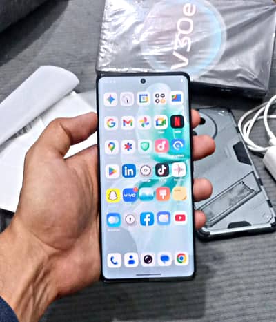 Vivo v30 (8/256)