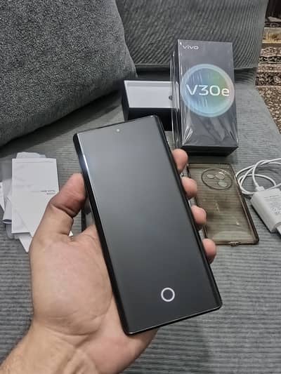 Vivo v30 (8/256)