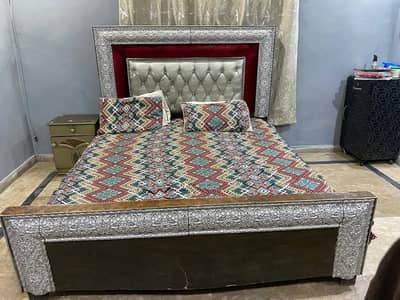 king size wooden bed