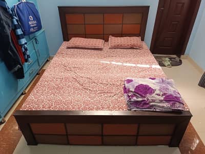 Queen size bed