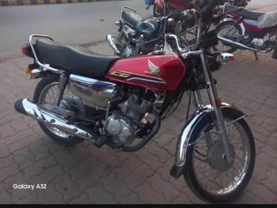 Honda 125 . . self start  . .   VIP