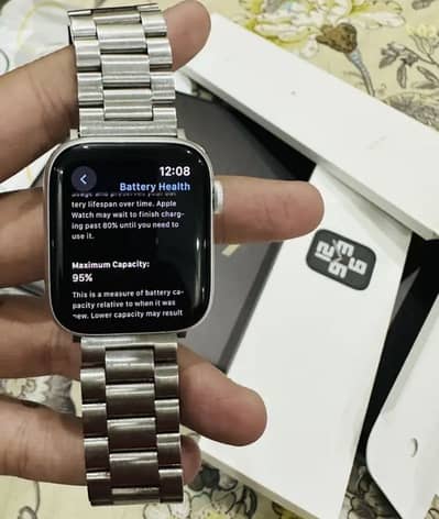 Apple Series SE (2nd Generation) Clean Watch