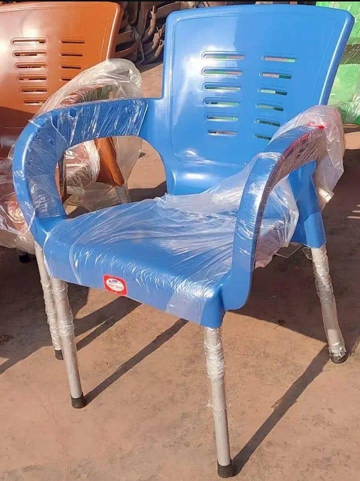 Chairs + Table Unbreakable 5