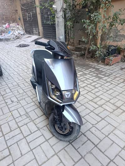 Yadea T5 electric EV Scooty