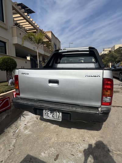Toyota hilux vigo 2011 model for sale