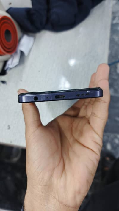 03020169963  oppoa60 10/10 condition box charger available