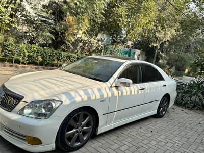 TOYOTA CROWN ROYAL SALOON G – 2005   Royal Luxury Sedan