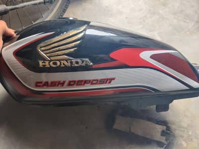 2025 model CD 70 fuel tank set black colour condition 10/8