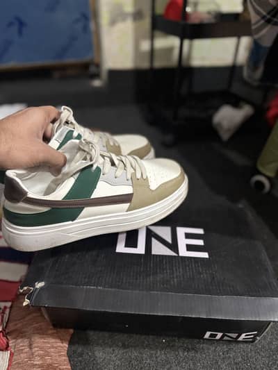 Contrasting sneakers