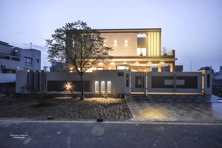 PHASE 8 10 MARLA BEAUTIFUL HOUSE FOR SALE