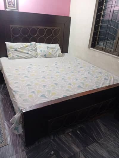 bubble bad with side table and mirrors