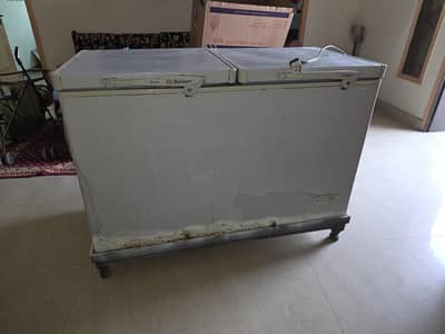 Dawlance deep freezer