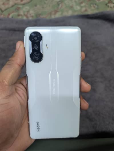 Redmi k40ek num ni ek Brand ha Jo i mi k khodsort pahchan ha