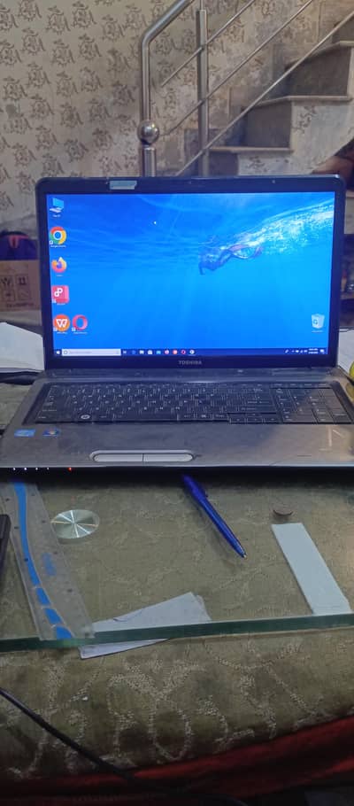 Toshiba Laptop 17 inch LCD Core i3 for sale