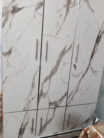 Only one month use alamari urgent sale due to shifting